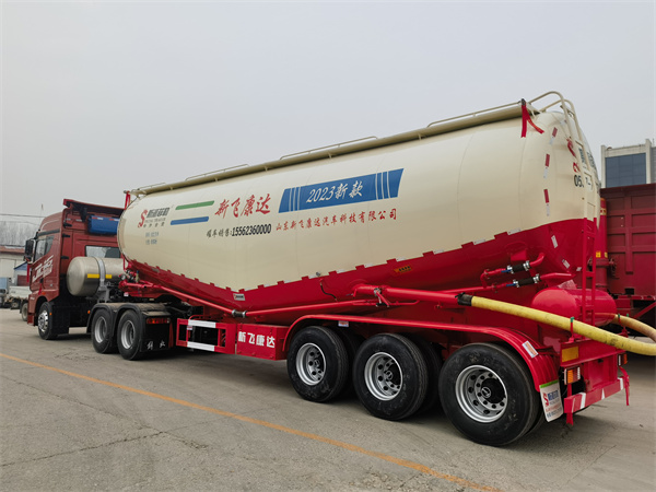 水泥罐车